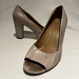 Franco Sarto Gray Leather Pumps open toed | Size 11